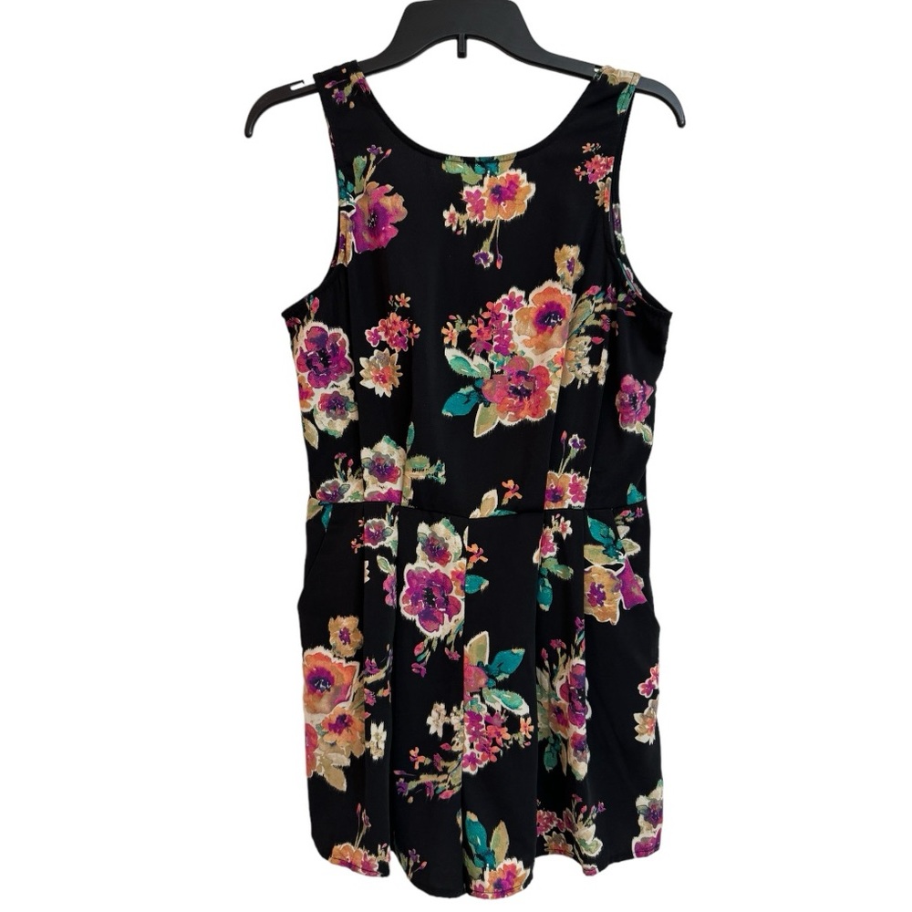 One Clothing Los Angeles Floral Romper Size Medium.